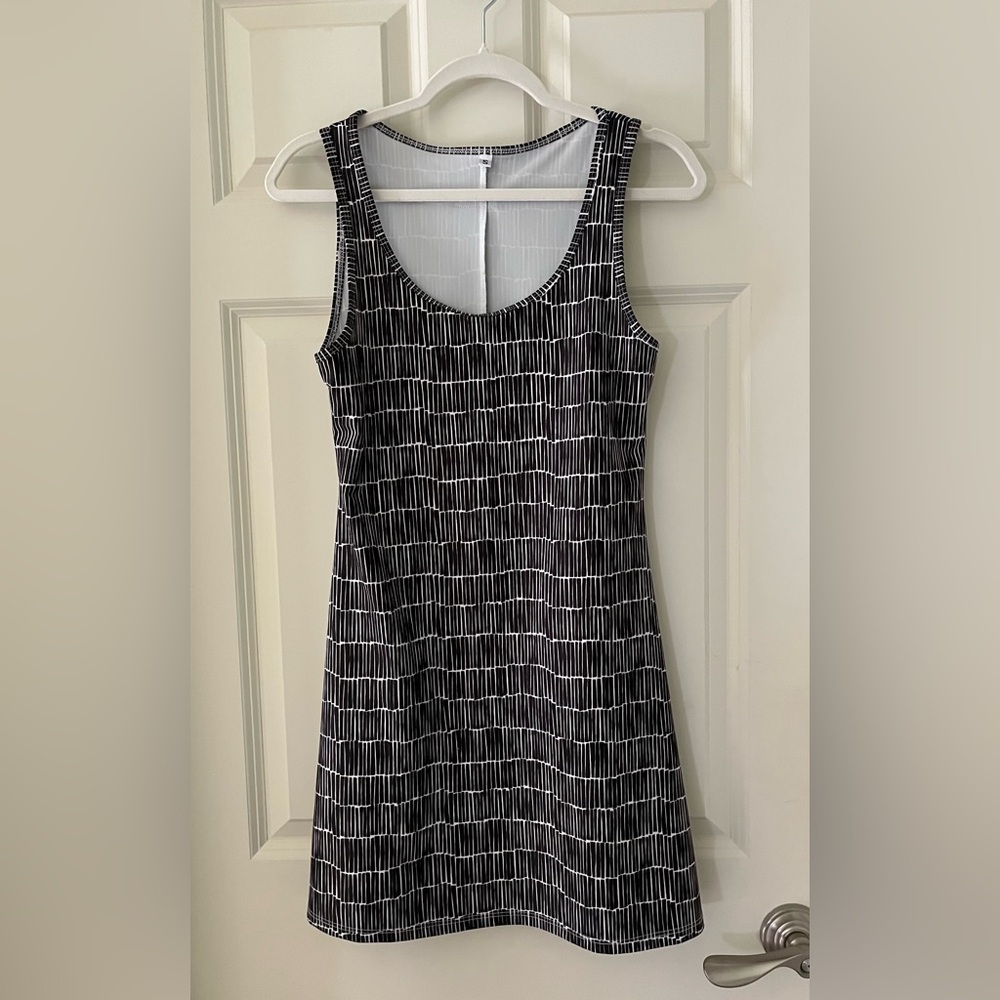 Nuu muu Scooped neckline a line exercise dress in blue/white pattern, small